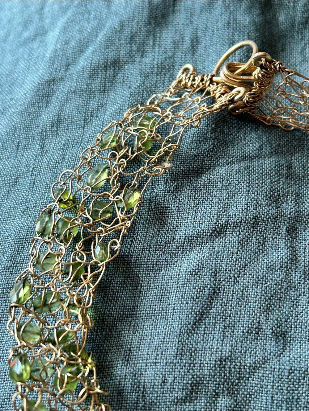 Artisan Gold Wire-Peridot Choker Necklace with over 100 peridot gems - Picture 2 of 9